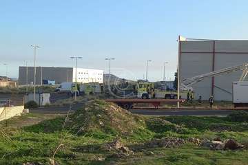 Incendio en una nave industrial de El Goro (Telde) donde se acumulan palets/TA.